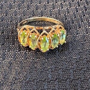 Vintage 10k gold and peridot ring. Size 7